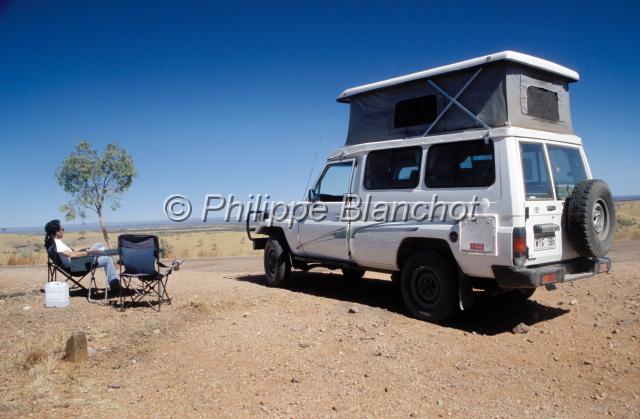 australie territoire du nord 15.JPG - Vehicule 4x4 équipé d'une cellulePique niqueTerritoire du NordAustralie